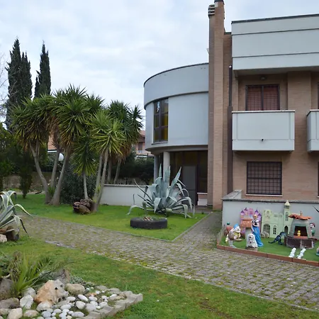 Domus Achille Fosco - Casa Per Ferie チャンピーノ