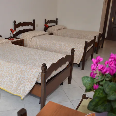 Domus Achille Fosco - Casa Per Ferie ホテル